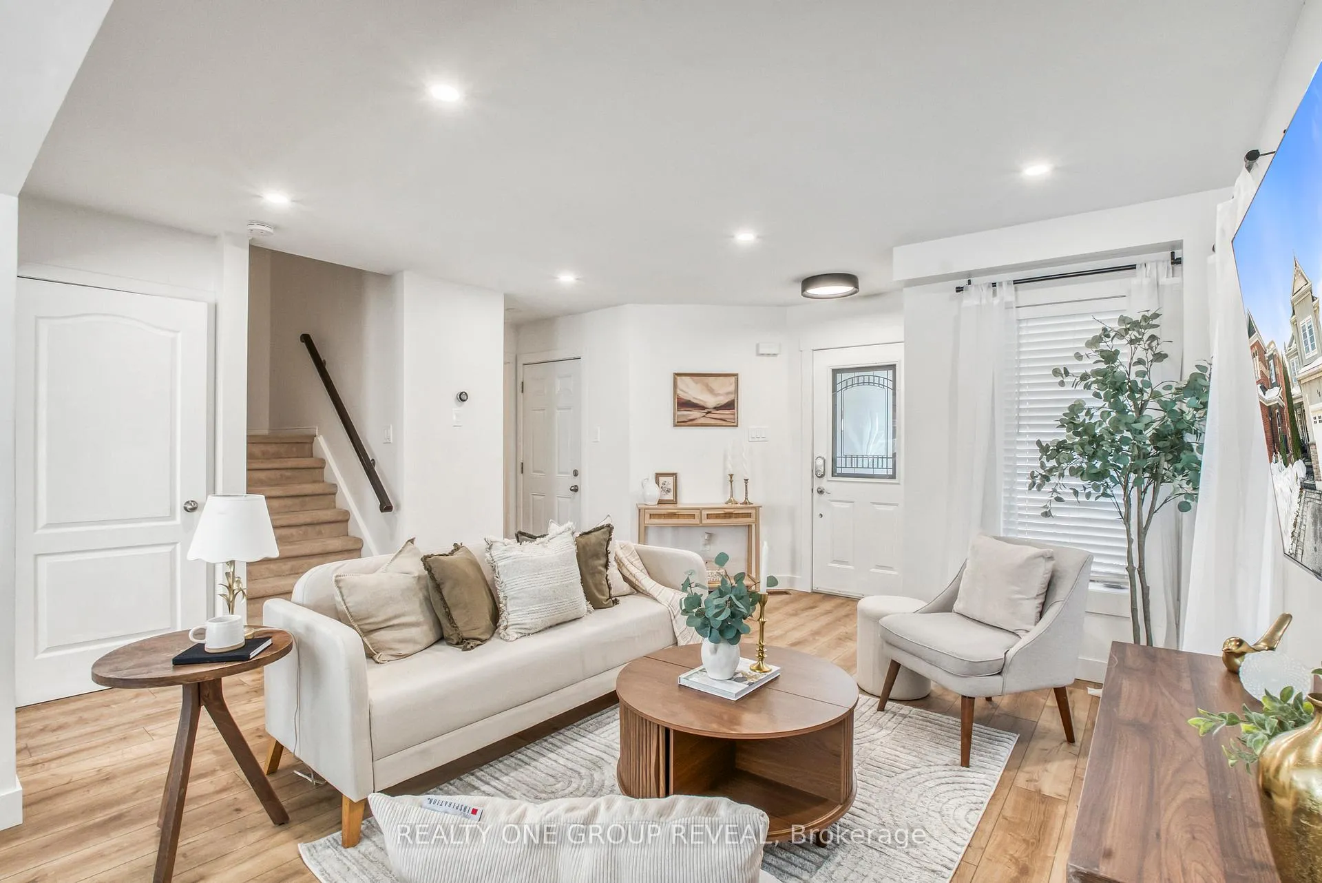 Photo 11 of 18 Harmer Drive, Clarington, Newcastle — HOMEH