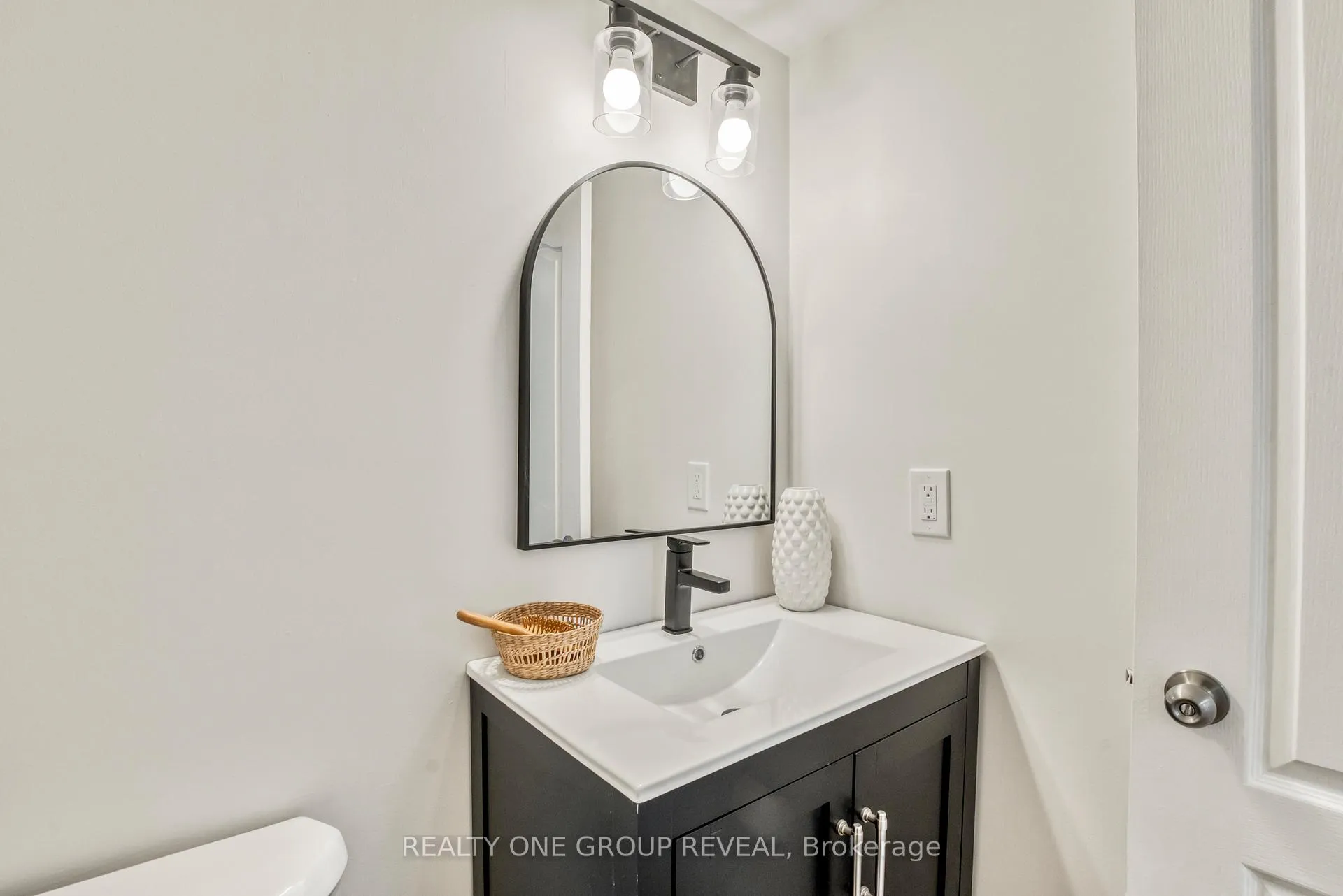 Photo 23 of 18 Harmer Drive, Clarington, Newcastle — HOMEH