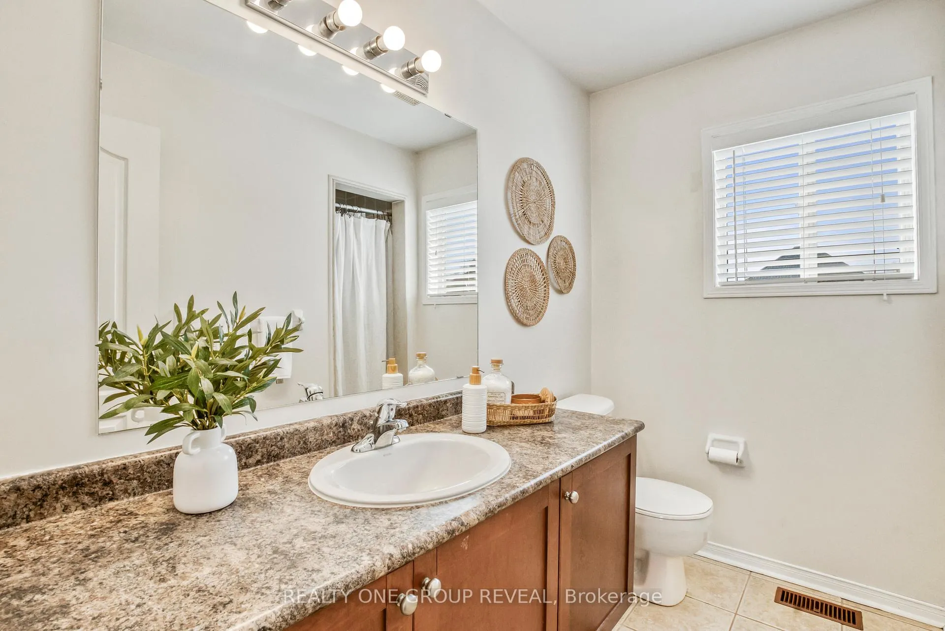 Photo 29 of 18 Harmer Drive, Clarington, Newcastle — HOMEH