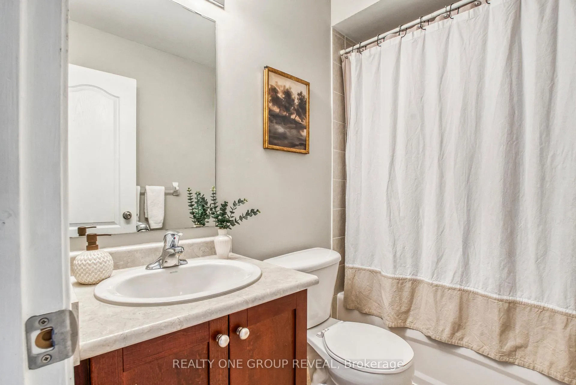 Photo 34 of 18 Harmer Drive, Clarington, Newcastle — HOMEH