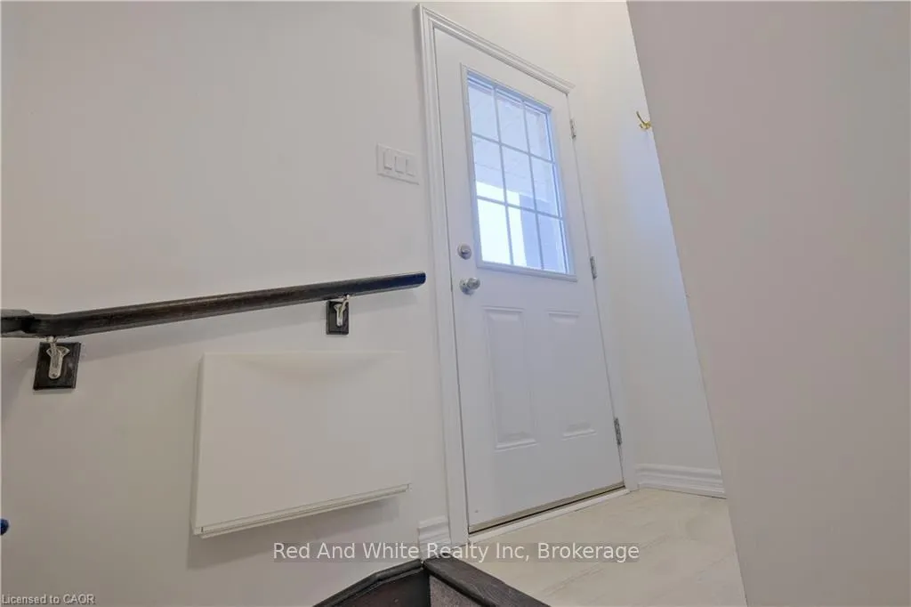 Photo 3 of 12 Roseberry Lane, Kitchener — HOMEH