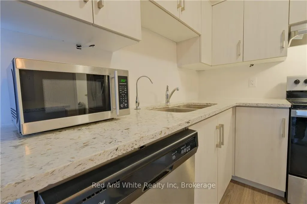 Photo 6 of 12 Roseberry Lane, Kitchener — HOMEH