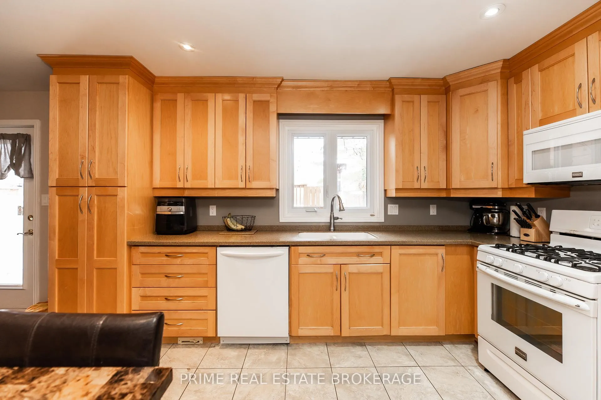 Photo 10 of 16 Timberlane Crescent, Central Elgin, Rural Central Elgin — HOMEH