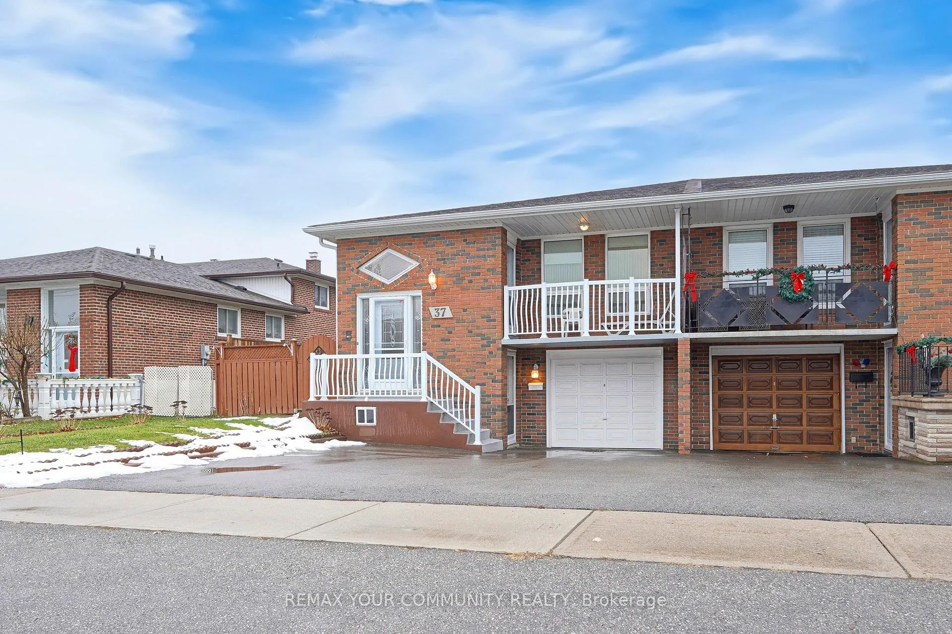 Photo 2 of 37 Marilyn Place, Vaughan, West Woodbridge — HOMEH