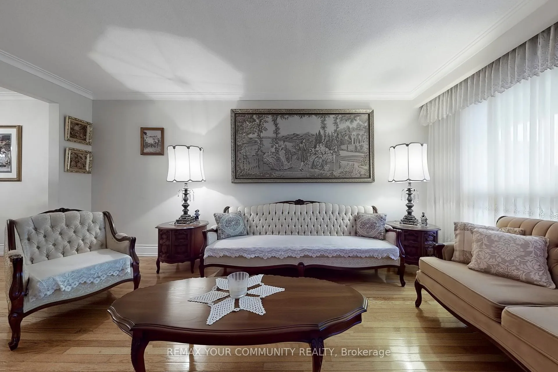 Photo 5 of 37 Marilyn Place, Vaughan, West Woodbridge — HOMEH