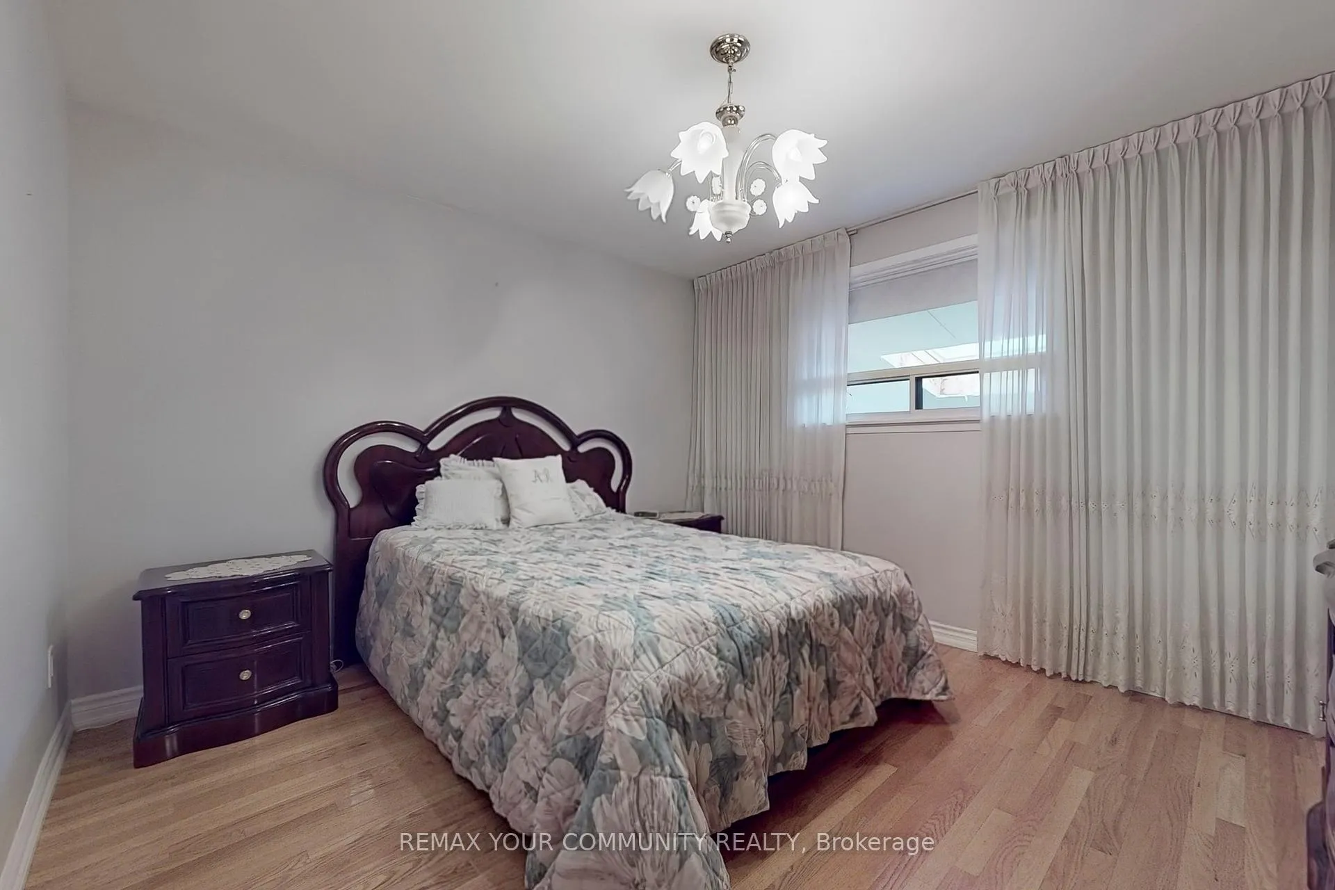 Photo 15 of 37 Marilyn Place, Vaughan, West Woodbridge — HOMEH