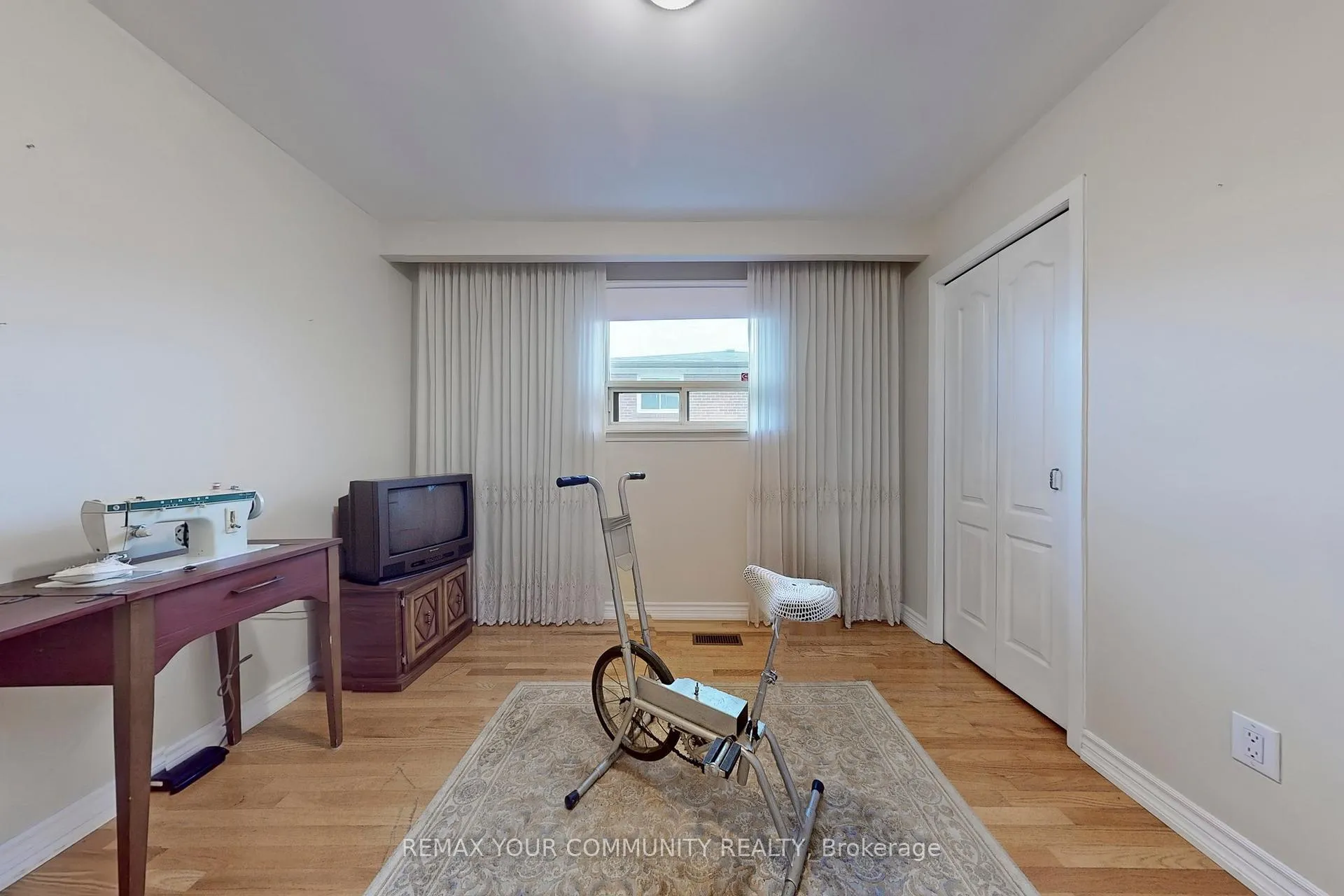Photo 17 of 37 Marilyn Place, Vaughan, West Woodbridge — HOMEH