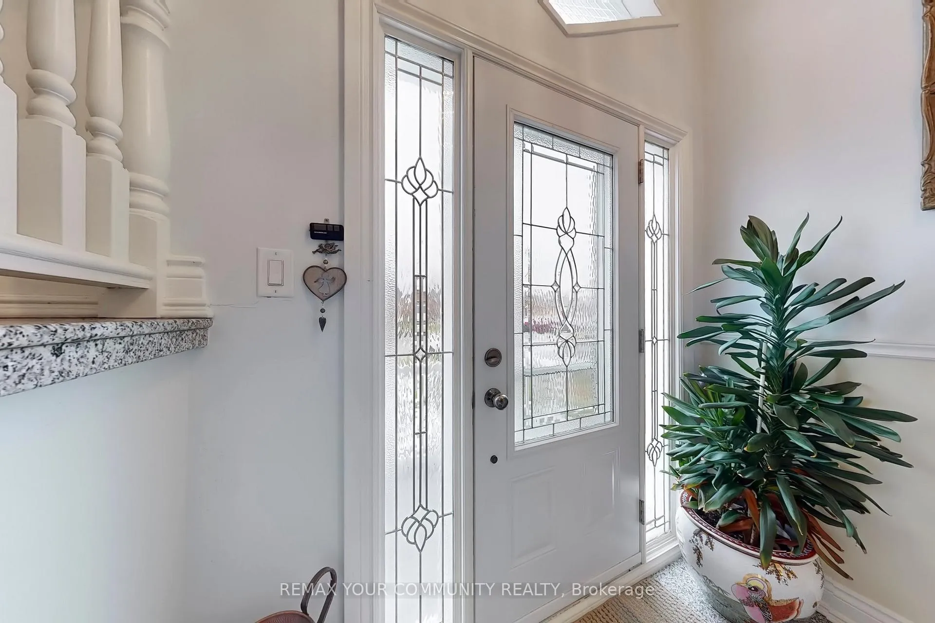 Photo 22 of 37 Marilyn Place, Vaughan, West Woodbridge — HOMEH