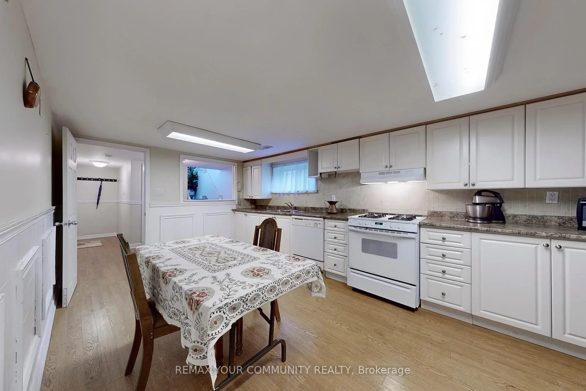 Photo 31 of 37 Marilyn Place, Vaughan, West Woodbridge — HOMEH