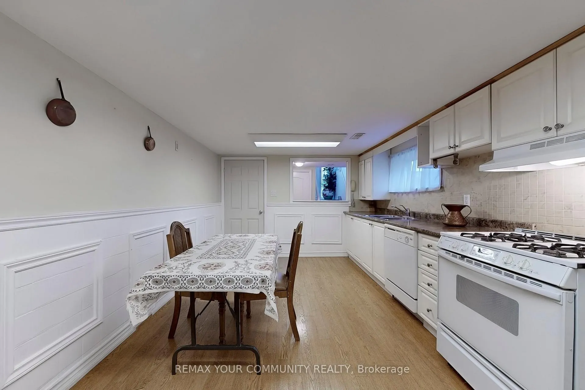 Photo 32 of 37 Marilyn Place, Vaughan, West Woodbridge — HOMEH