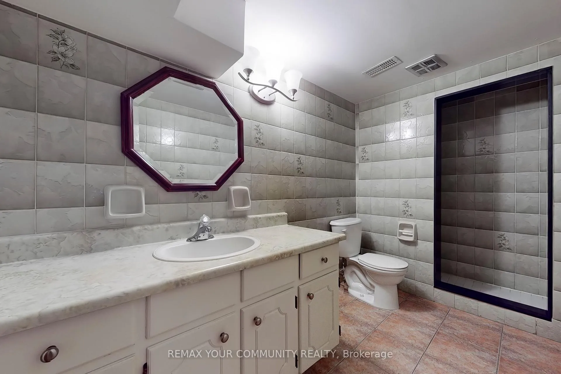 Photo 33 of 37 Marilyn Place, Vaughan, West Woodbridge — HOMEH