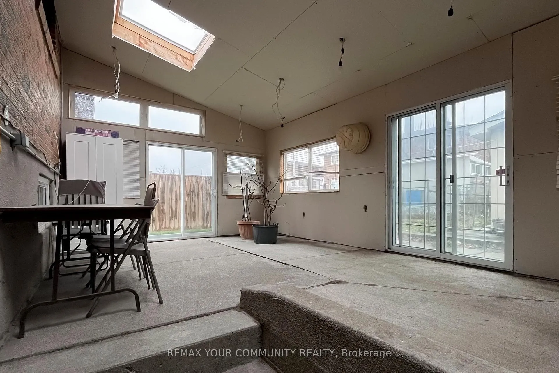 Photo 34 of 37 Marilyn Place, Vaughan, West Woodbridge — HOMEH