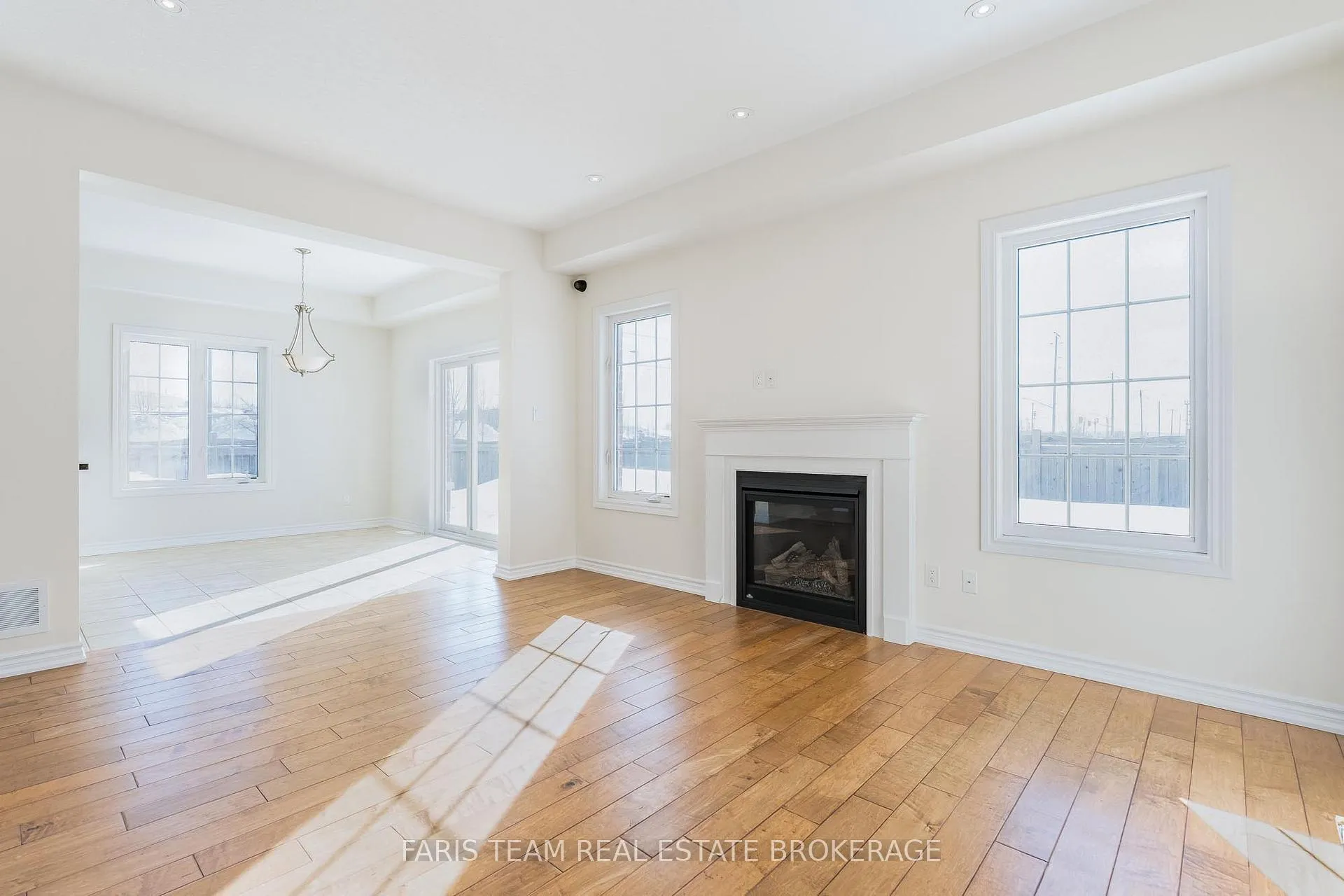 Photo 13 of 41 Diana Drive, Orillia — HOMEH