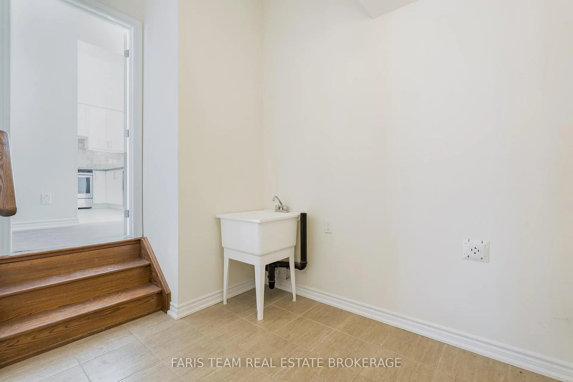 Photo 16 of 41 Diana Drive, Orillia — HOMEH