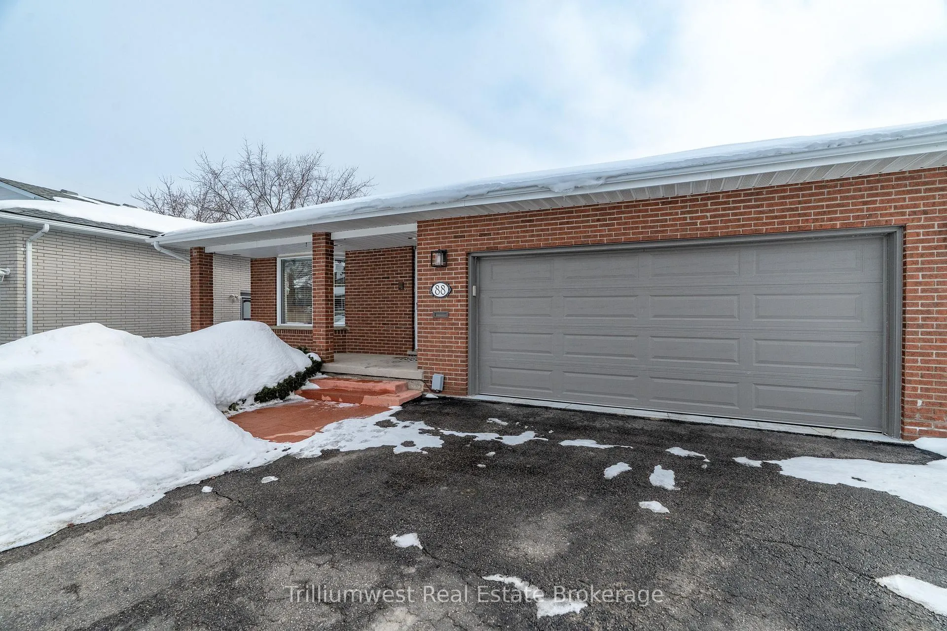 Photo 2 of 88 Old Forest Crescent, Kitchener — HOMEH