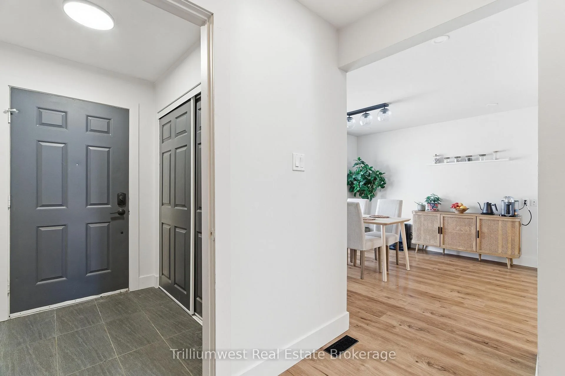 Photo 4 of 88 Old Forest Crescent, Kitchener — HOMEH