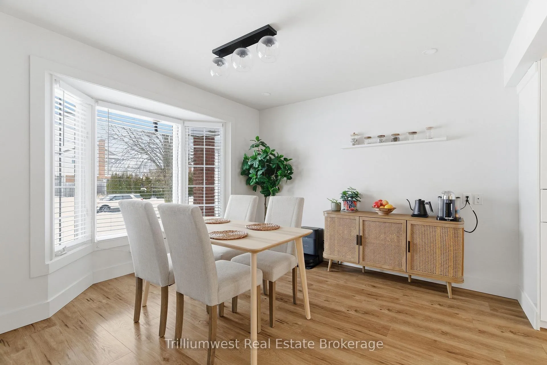 Photo 6 of 88 Old Forest Crescent, Kitchener — HOMEH