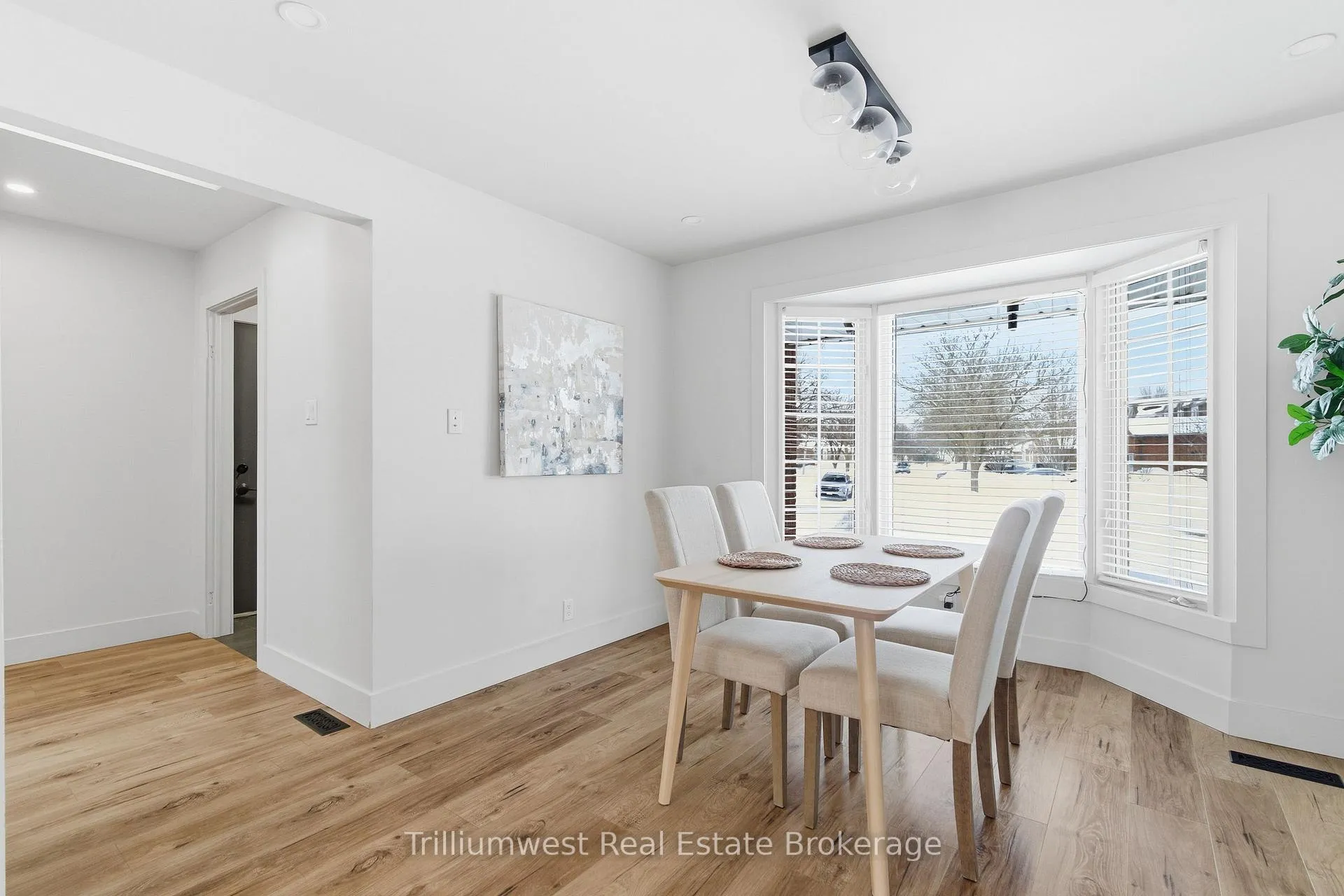 Photo 7 of 88 Old Forest Crescent, Kitchener — HOMEH