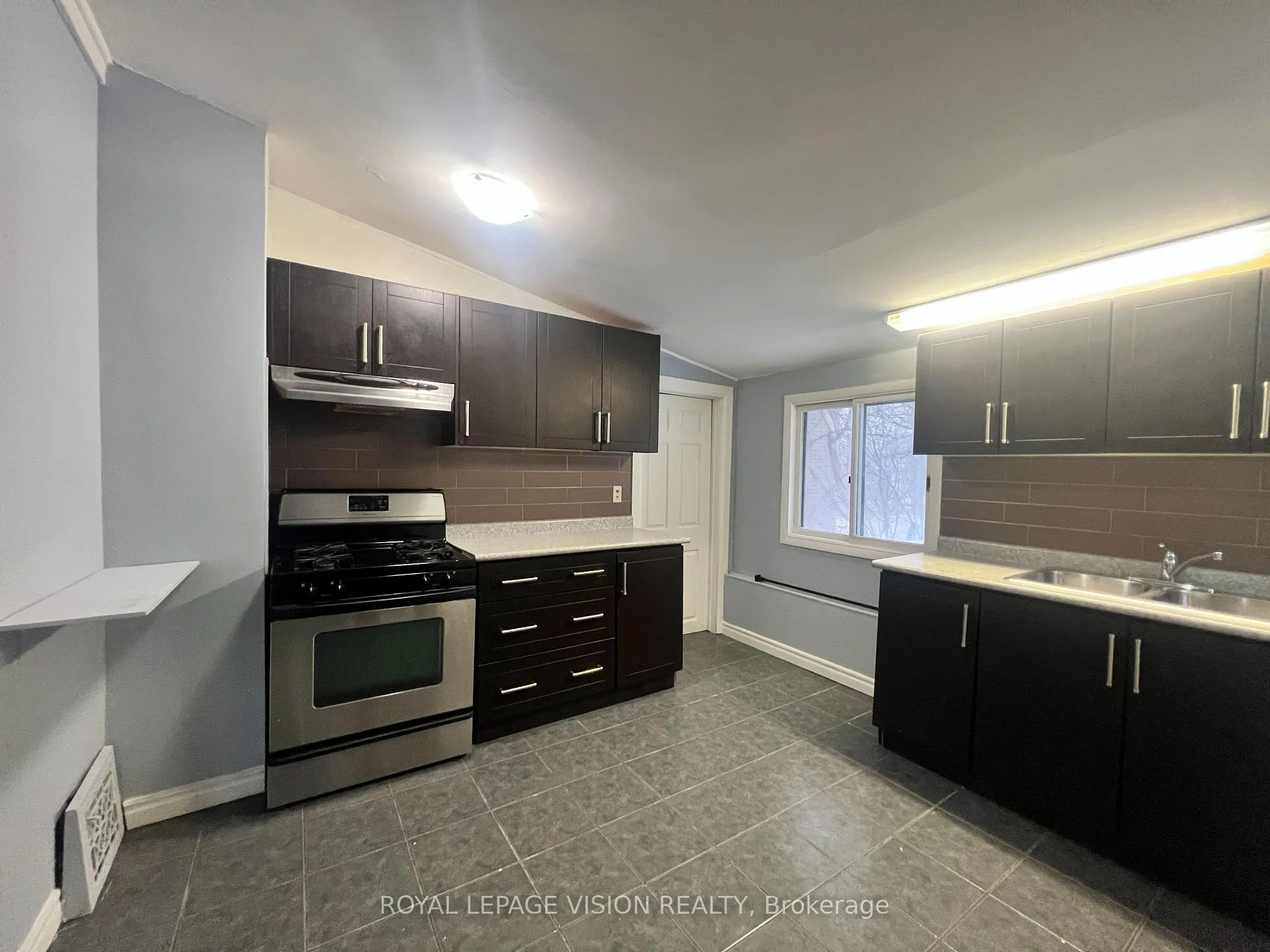 Photo 21 of 424 Bloor Street E, Oshawa, Lakeview — HOMEH