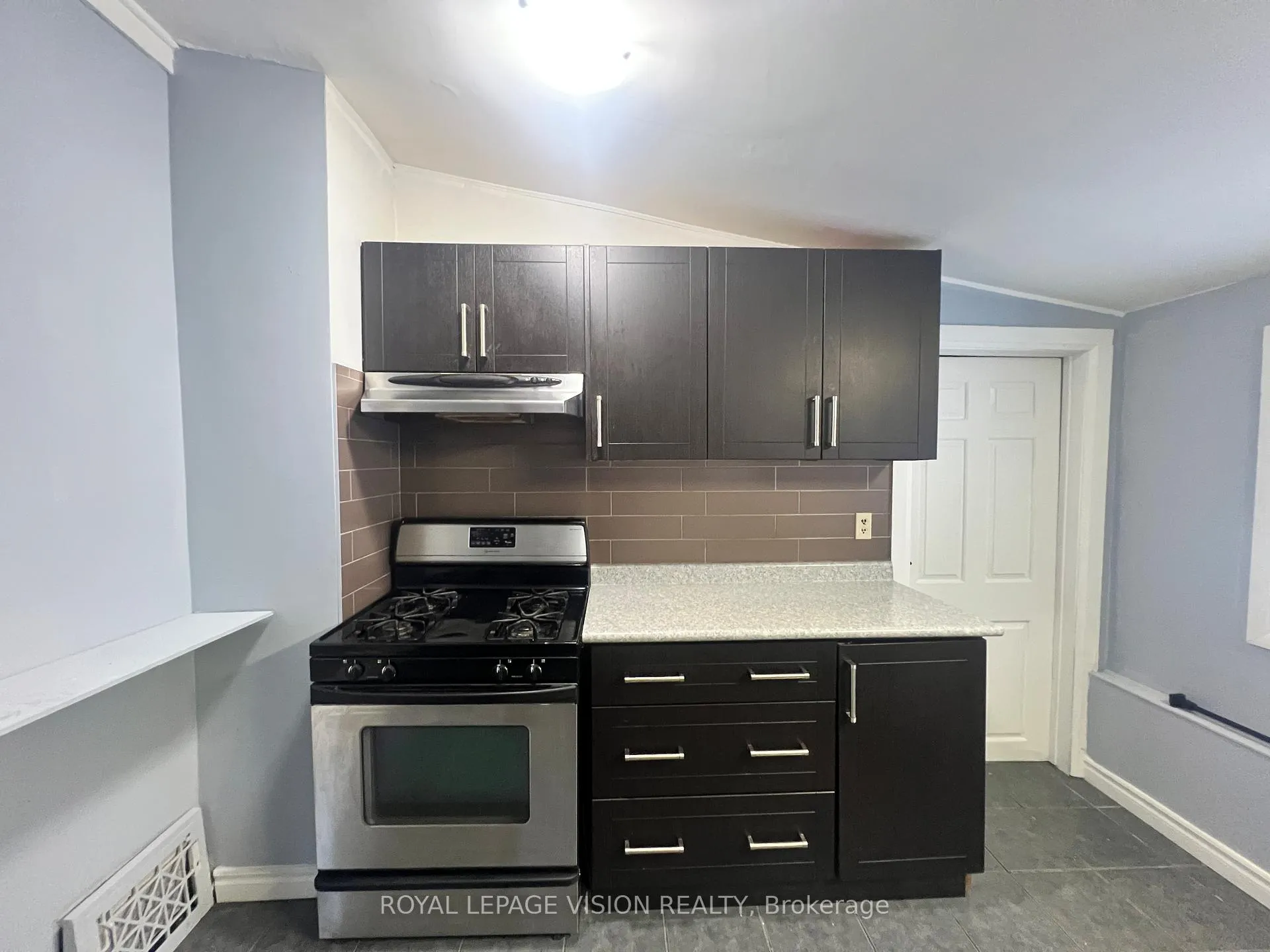 Photo 22 of 424 Bloor Street E, Oshawa, Lakeview — HOMEH