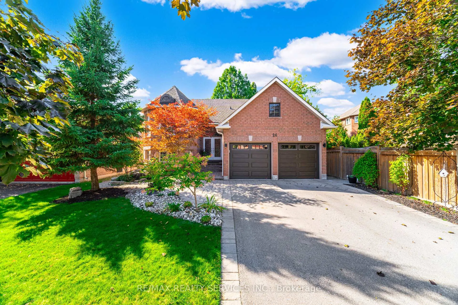 Photo 3 of 26 Hamilton Crescent, Halton Hills, Georgetown — HOMEH