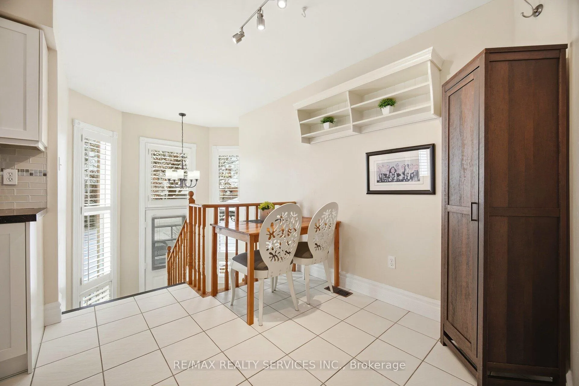 Photo 12 of 26 Hamilton Crescent, Halton Hills, Georgetown — HOMEH