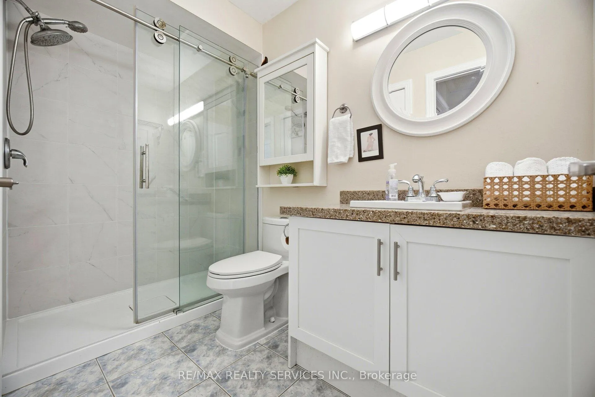 Photo 15 of 26 Hamilton Crescent, Halton Hills, Georgetown — HOMEH