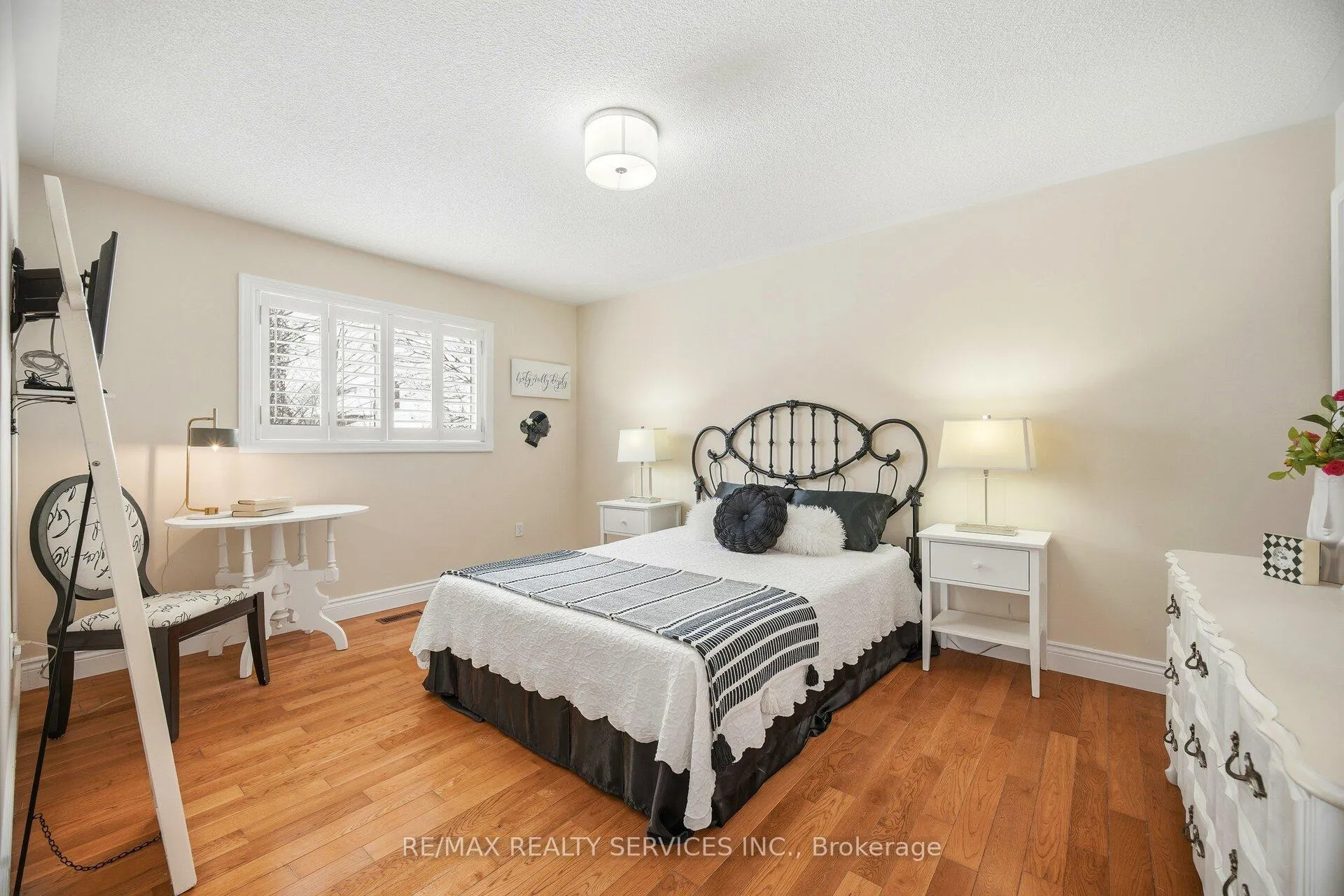 Photo 18 of 26 Hamilton Crescent, Halton Hills, Georgetown — HOMEH