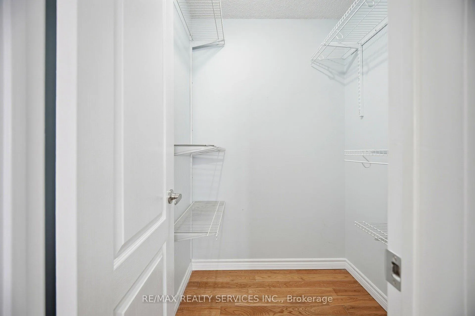Photo 20 of 26 Hamilton Crescent, Halton Hills, Georgetown — HOMEH