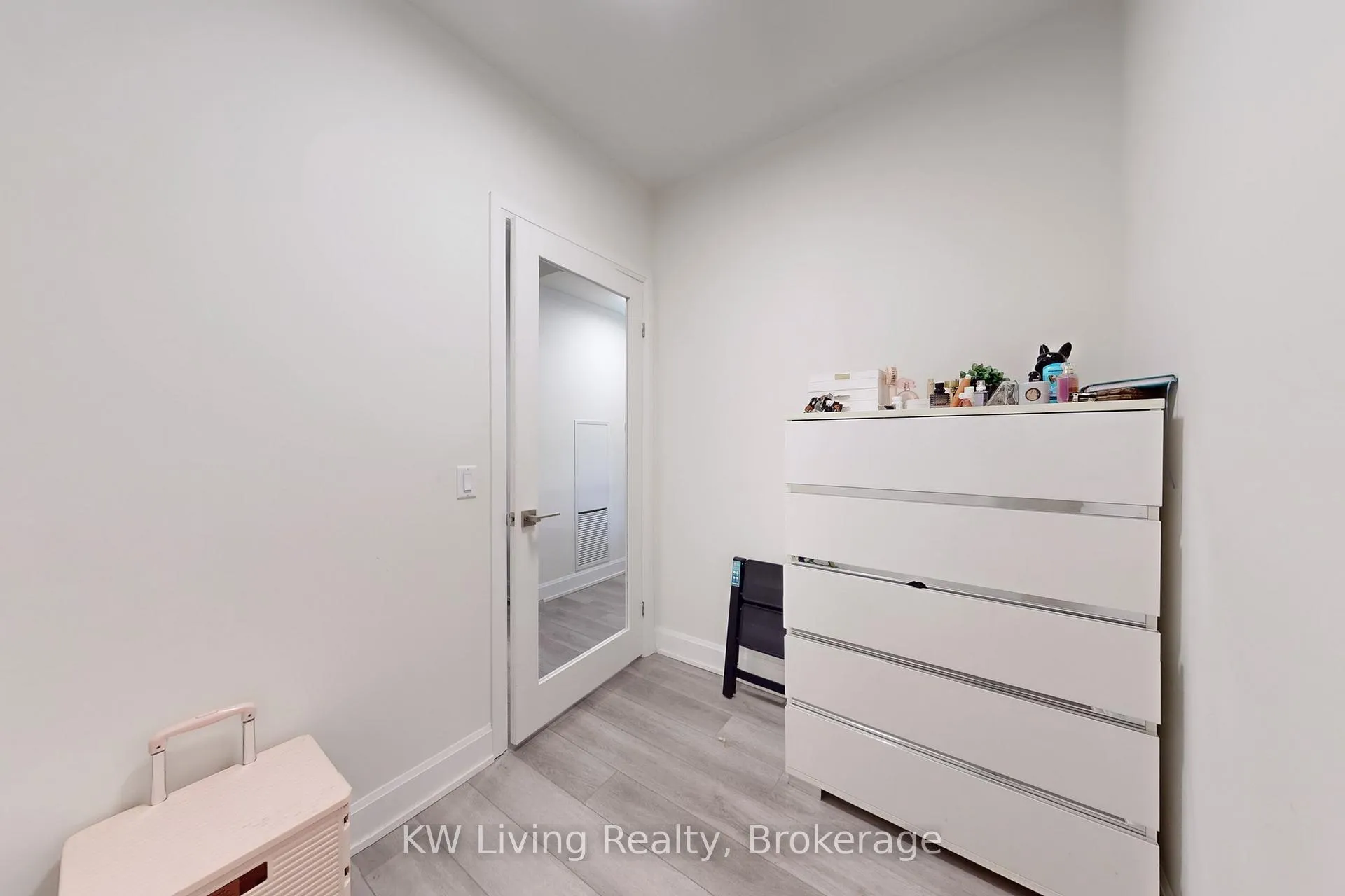 Photo 4 of Unit 1005, 18 Water Walk Drive, Markham, Unionville — HOMEH