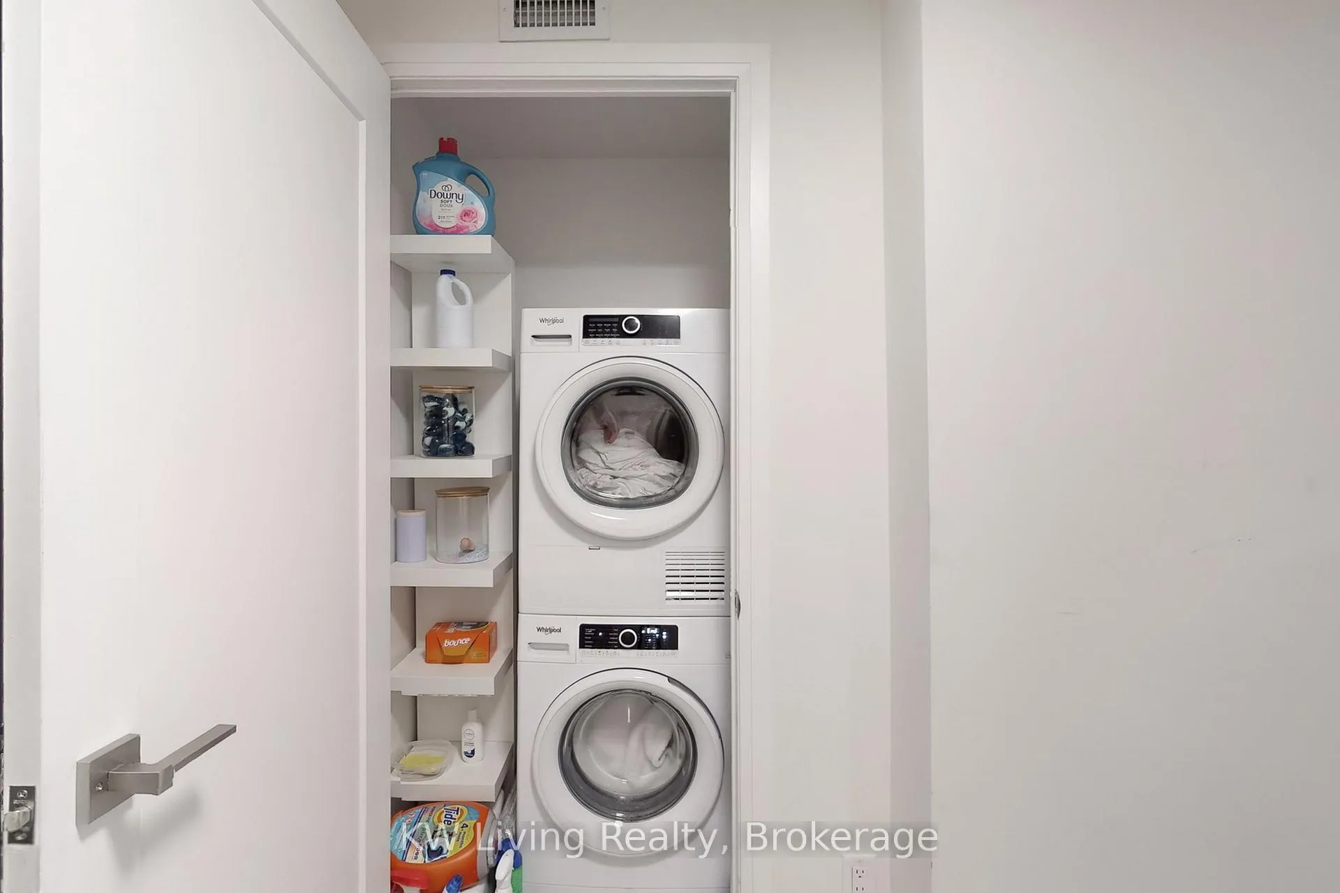 Photo 6 of Unit 1005, 18 Water Walk Drive, Markham, Unionville — HOMEH