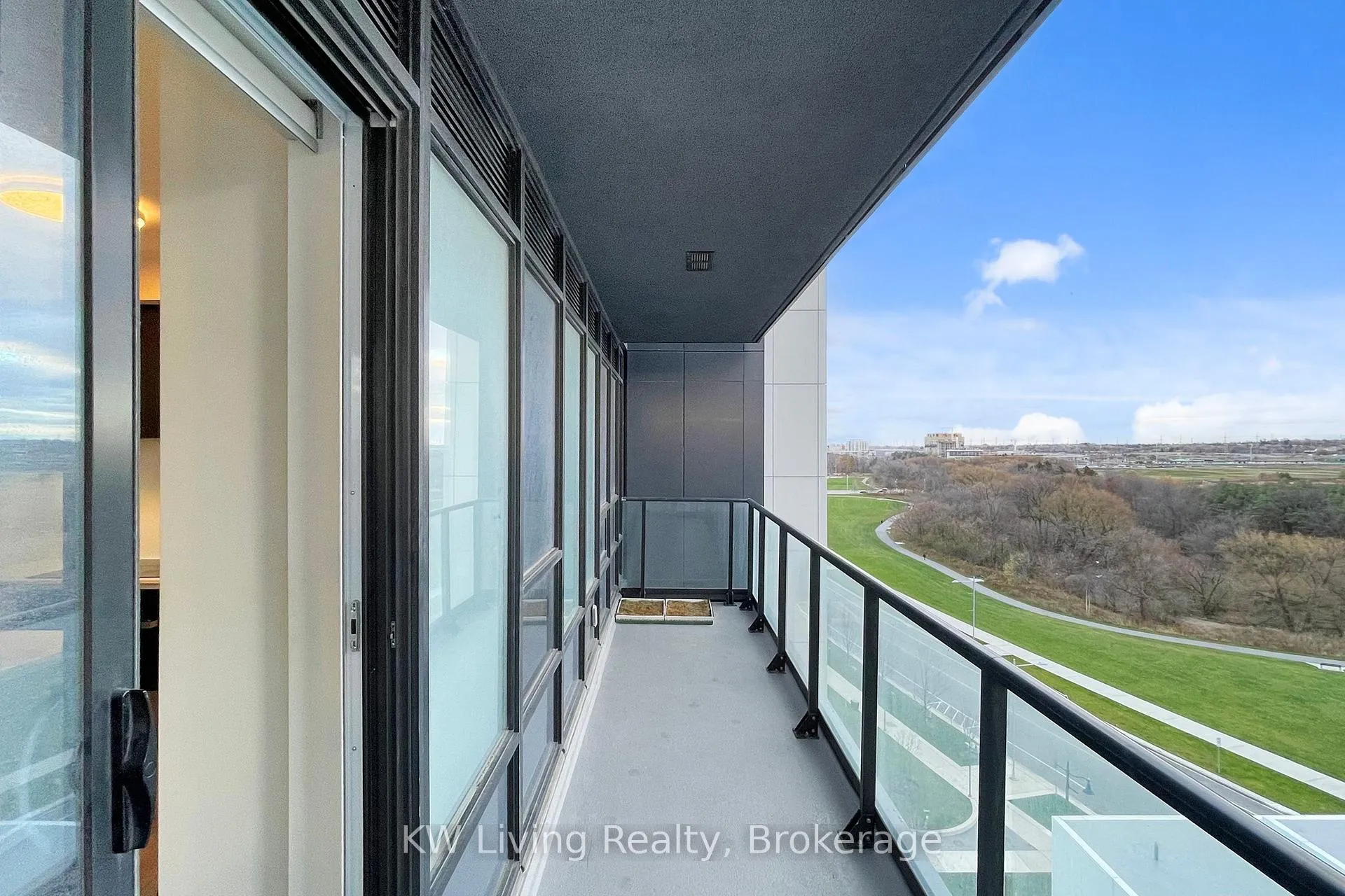 Photo 8 of Unit 1005, 18 Water Walk Drive, Markham, Unionville — HOMEH