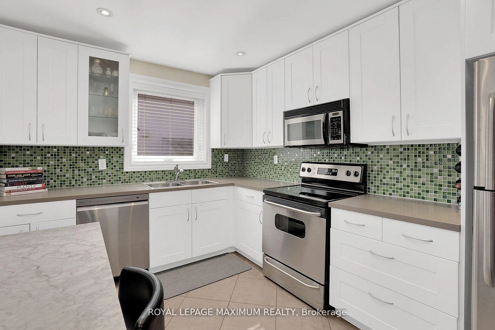 Photo 12 of 572 Northcliffe Boulevard, Toronto, Oakwood Village — HOMEH
