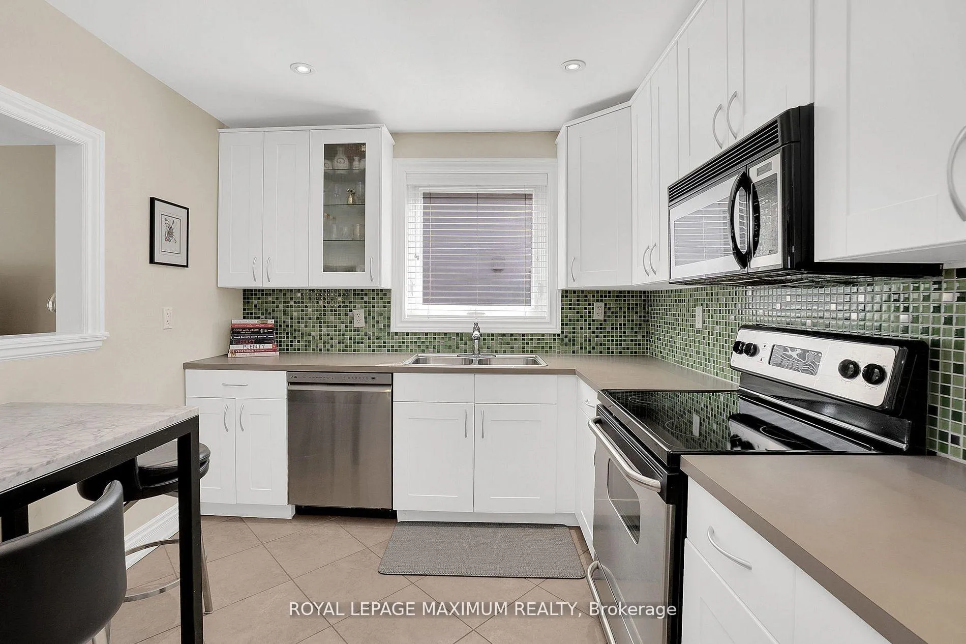 Photo 13 of 572 Northcliffe Boulevard, Toronto, Oakwood Village — HOMEH