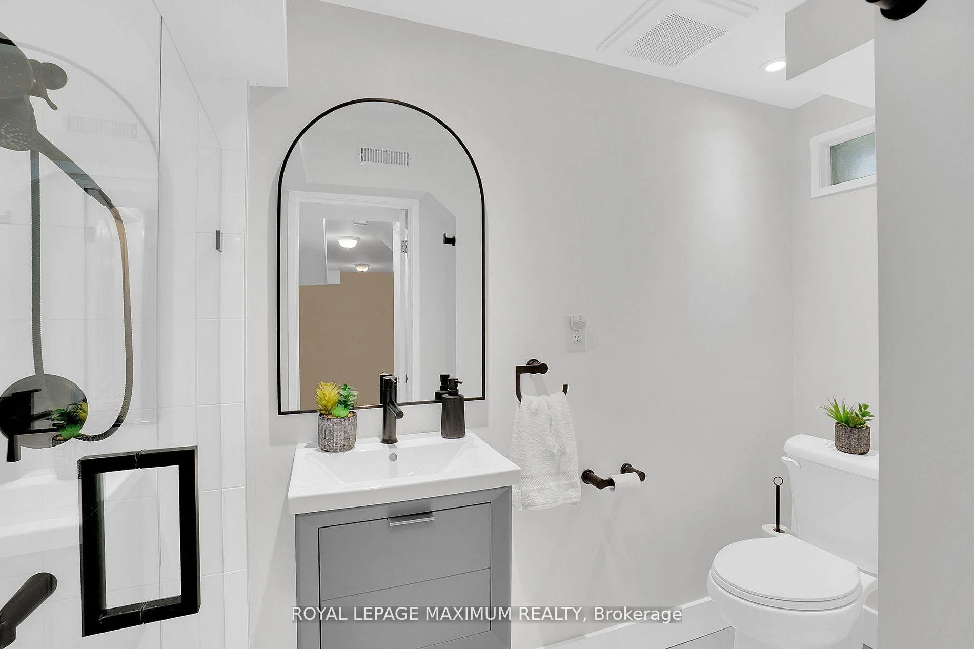 Photo 27 of 572 Northcliffe Boulevard, Toronto, Oakwood Village — HOMEH