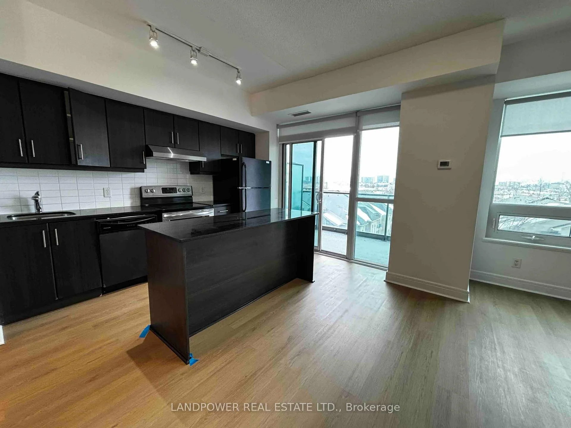 Photo 3 of Unit 512, 35 Brian Peck Crescent, Toronto, Thorncliffe Park — HOMEH