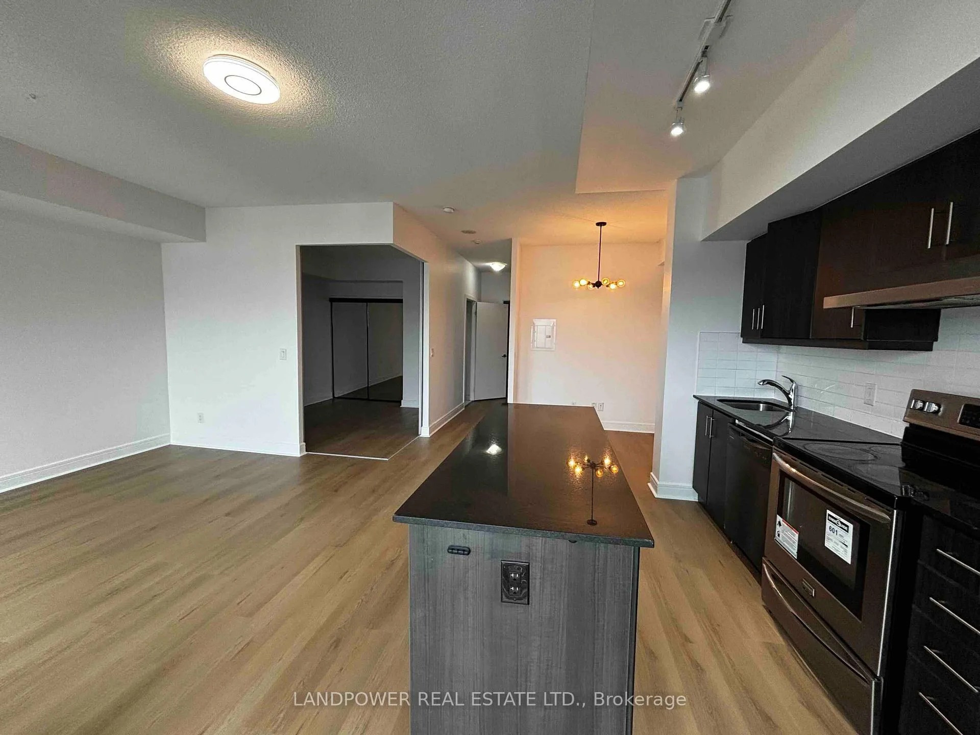 Photo 5 of Unit 512, 35 Brian Peck Crescent, Toronto, Thorncliffe Park — HOMEH