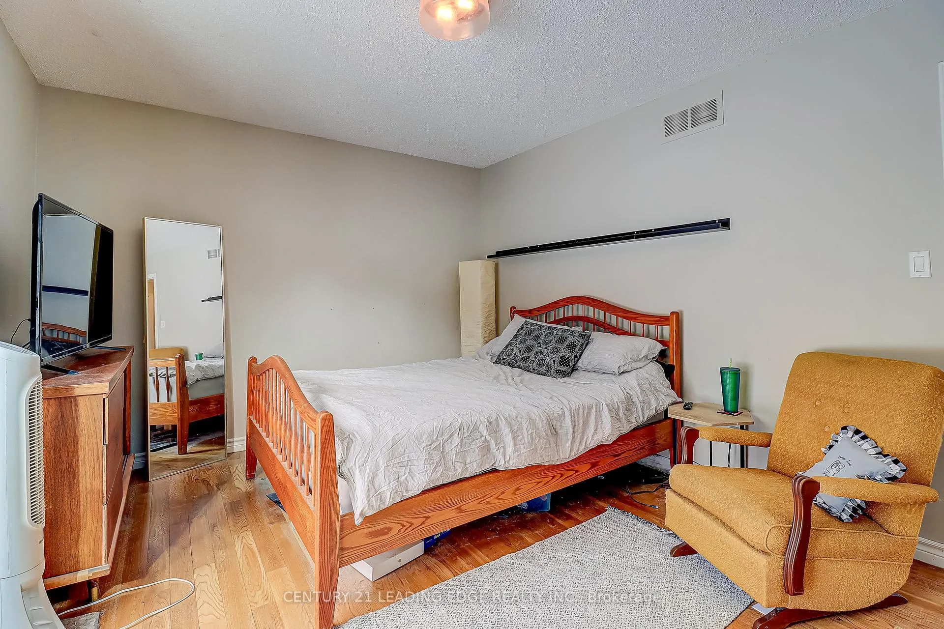 Photo 11 of Unit Upper, 55 Mccrimmon Crescent, Clarington, Bowmanville — HOMEH