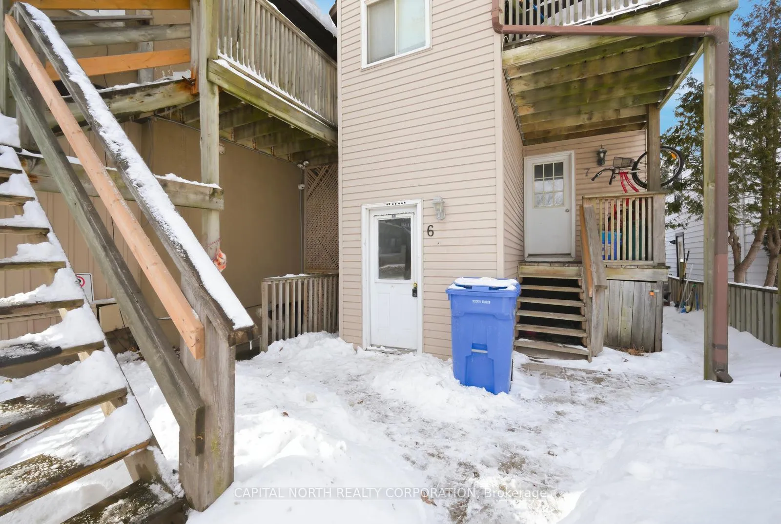 Photo 3 of Unit 6, 104 Wellington Street E, Aurora, Aurora Village — HOMEH