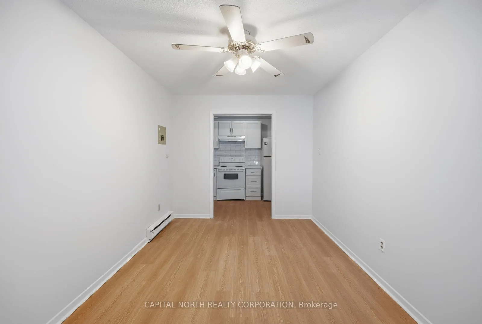 Photo 8 of Unit 6, 104 Wellington Street E, Aurora, Aurora Village — HOMEH