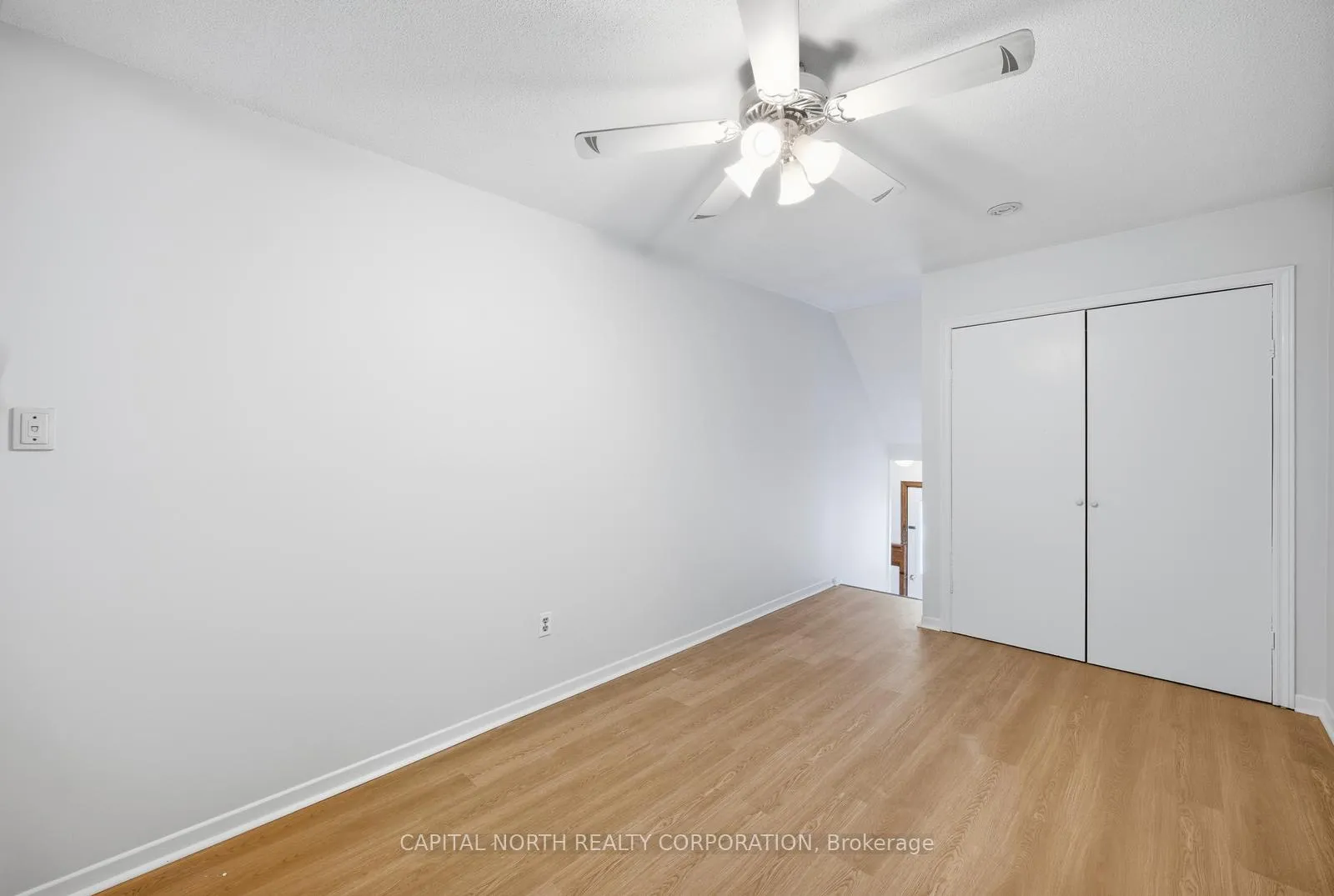 Photo 9 of Unit 6, 104 Wellington Street E, Aurora, Aurora Village — HOMEH