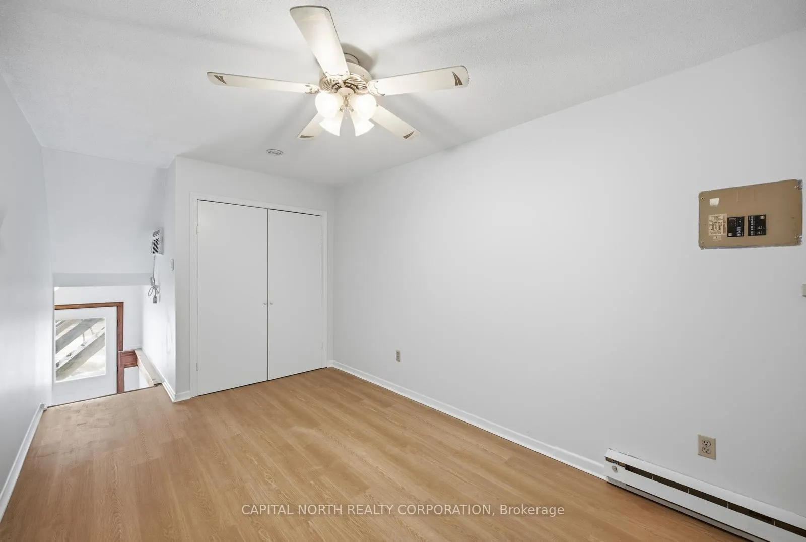 Photo 10 of Unit 6, 104 Wellington Street E, Aurora, Aurora Village — HOMEH
