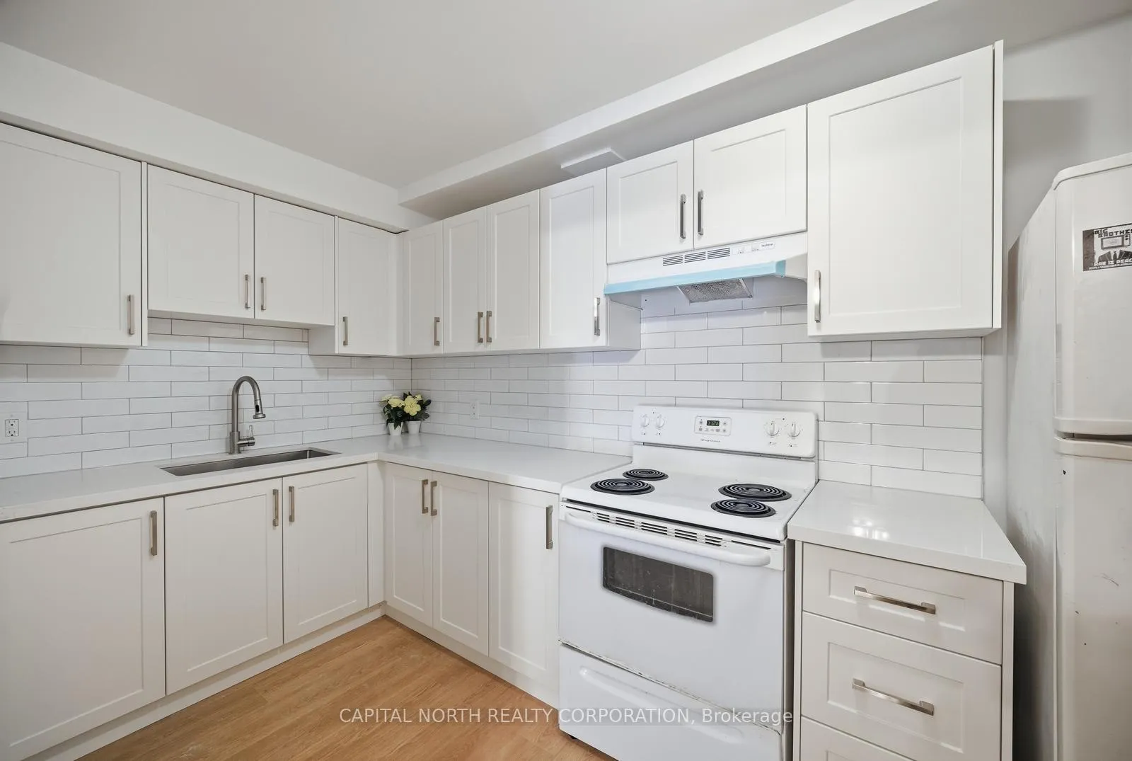 Photo 11 of Unit 6, 104 Wellington Street E, Aurora, Aurora Village — HOMEH