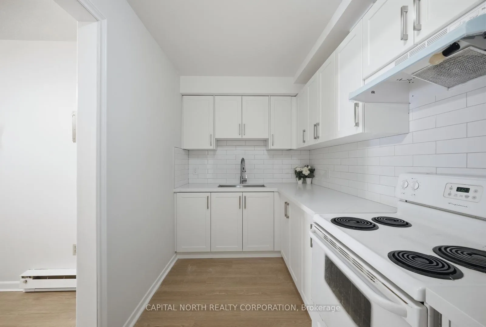 Photo 12 of Unit 6, 104 Wellington Street E, Aurora, Aurora Village — HOMEH
