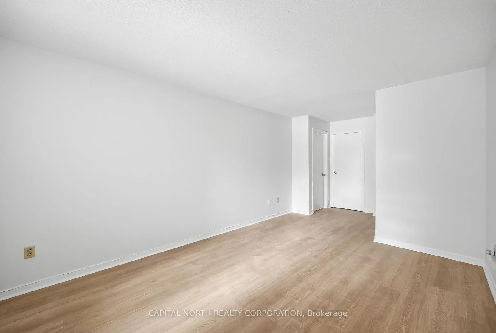 Photo 18 of Unit 6, 104 Wellington Street E, Aurora, Aurora Village — HOMEH