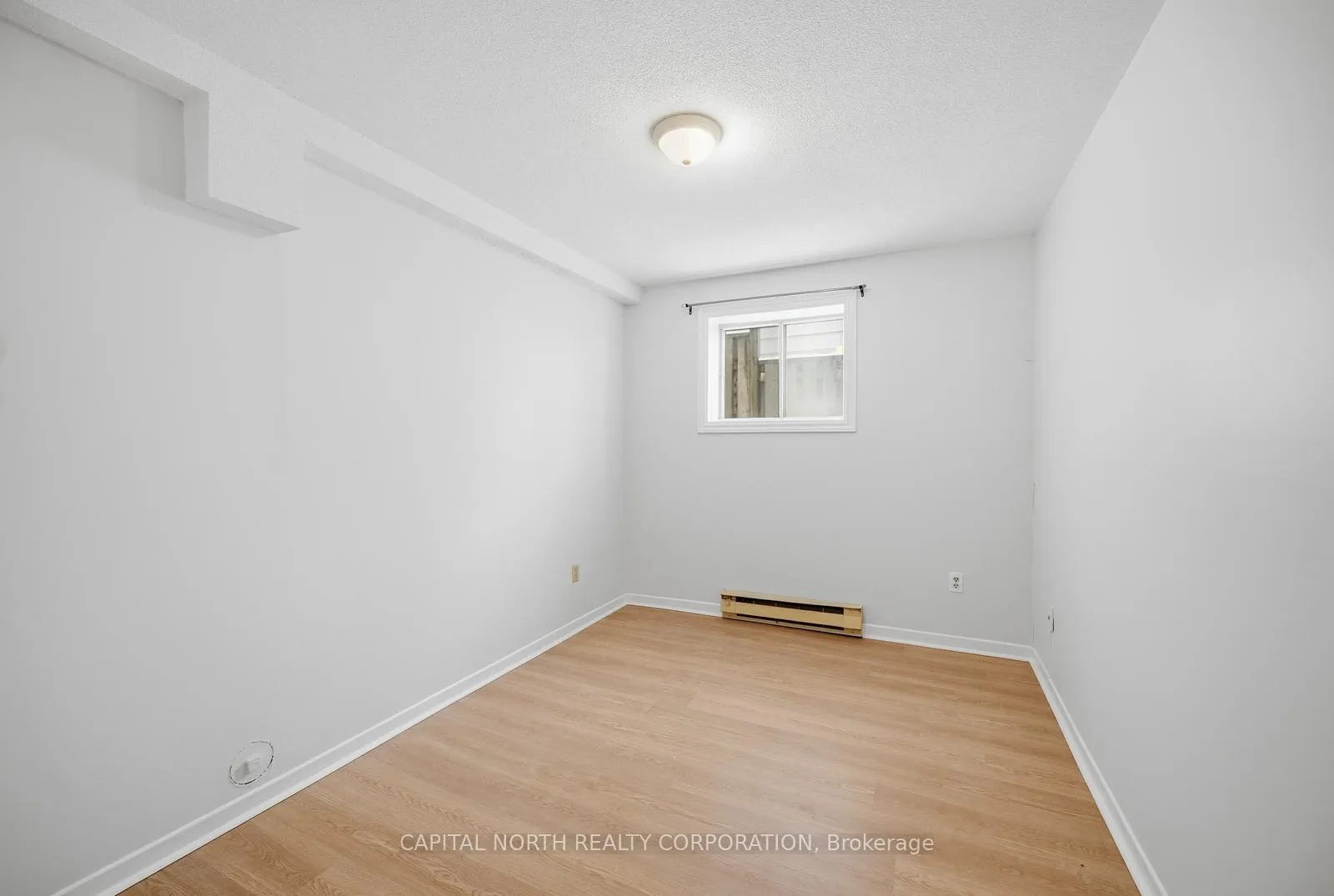 Photo 21 of Unit 6, 104 Wellington Street E, Aurora, Aurora Village — HOMEH