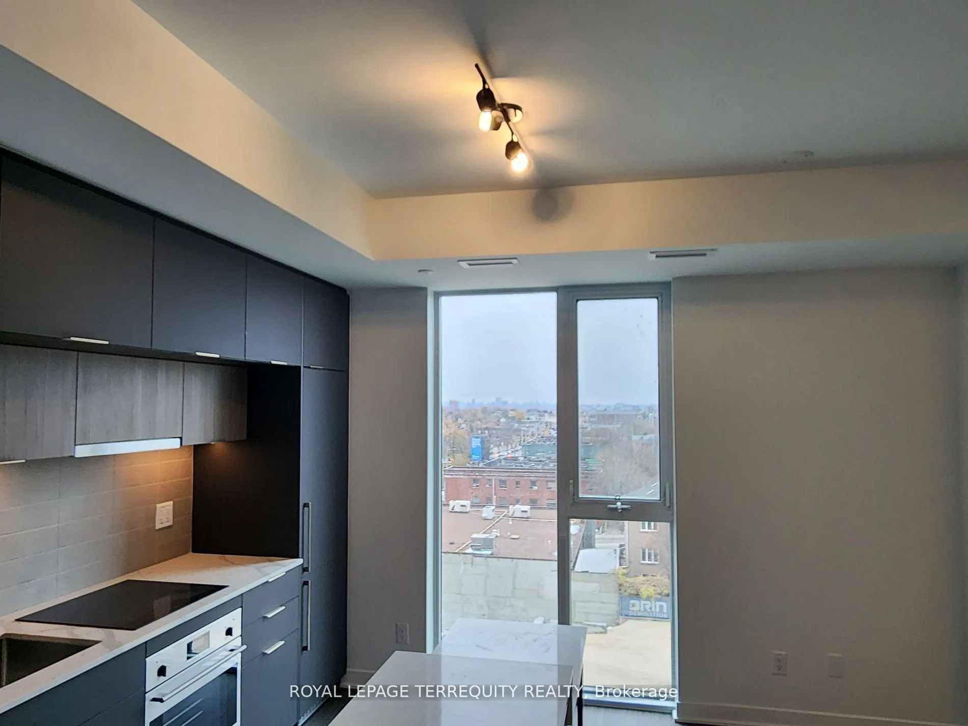 Photo 2 of Unit 809, 185 Alberta Avenue, Toronto, Oakwood Village — HOMEH