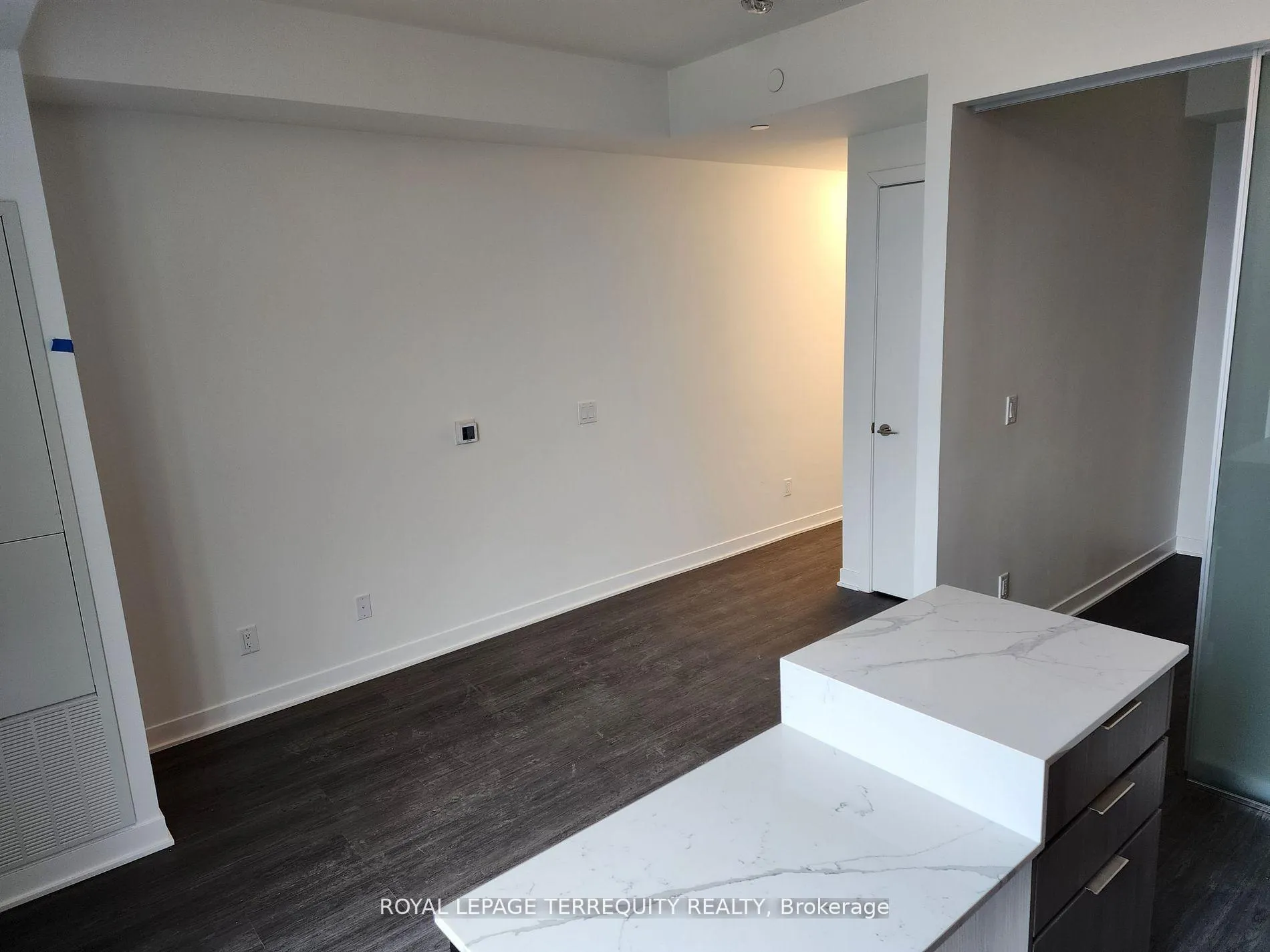 Photo 6 of Unit 809, 185 Alberta Avenue, Toronto, Oakwood Village — HOMEH
