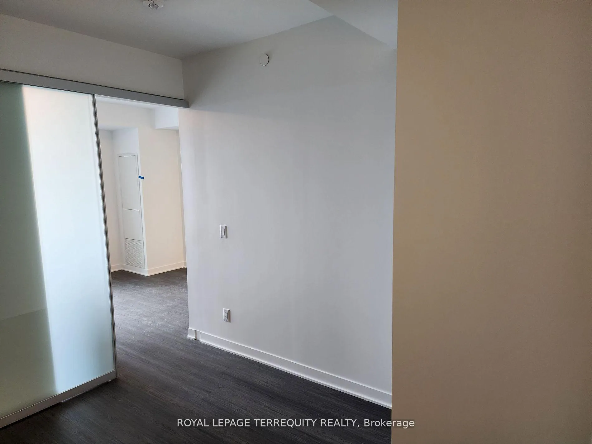 Photo 10 of Unit 809, 185 Alberta Avenue, Toronto, Oakwood Village — HOMEH
