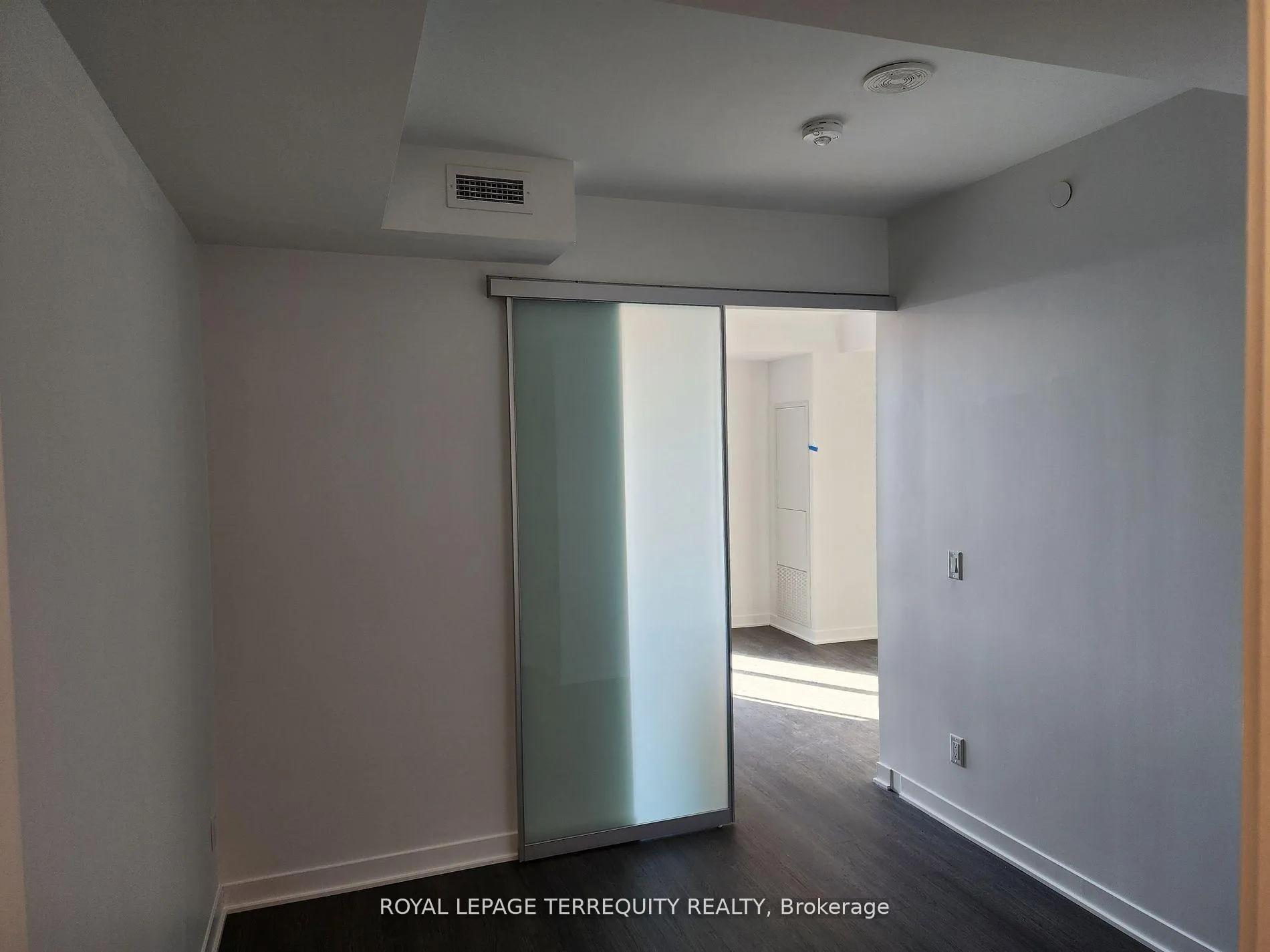 Photo 13 of Unit 809, 185 Alberta Avenue, Toronto, Oakwood Village — HOMEH